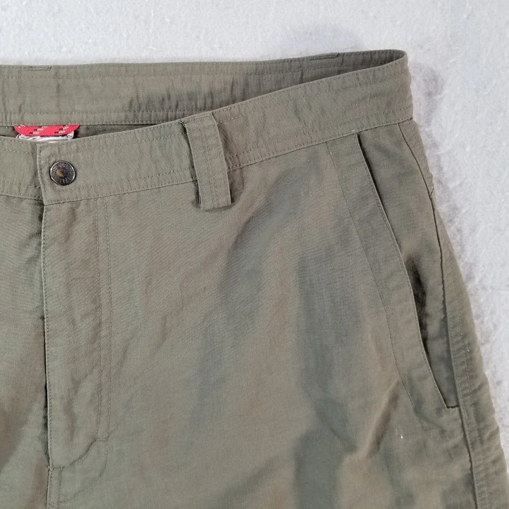 The North Face hiking shorts men's 38x8 khaki green outdoor security pocket